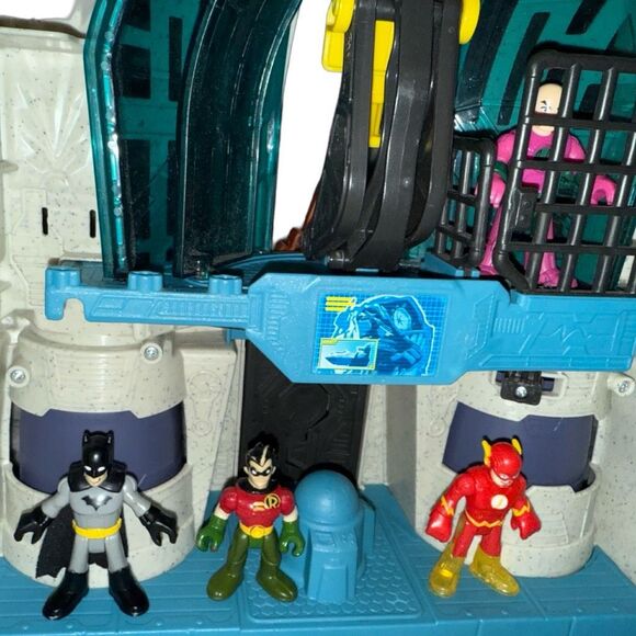 Imaginext DC Super Friends Hall of Justice The Batcave Bat Boat Superman Flash - Picture 9 of 10